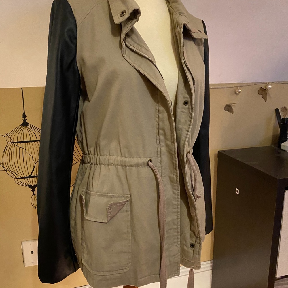 Canvas and faux leather sleeve jacket